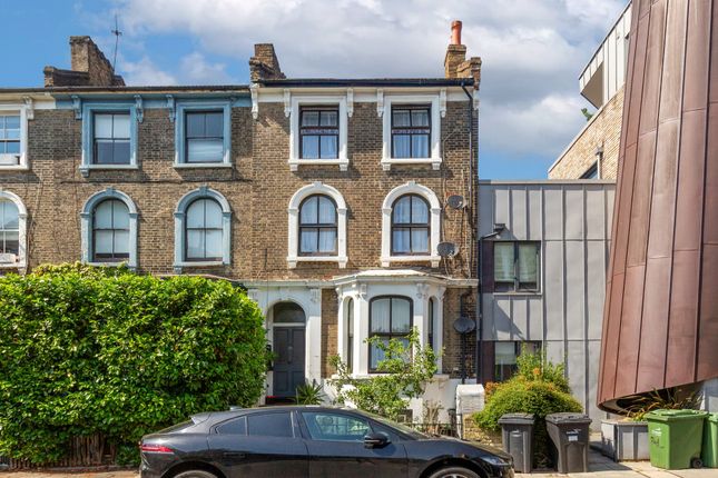 1 bed property, in Landor Road, £180,000