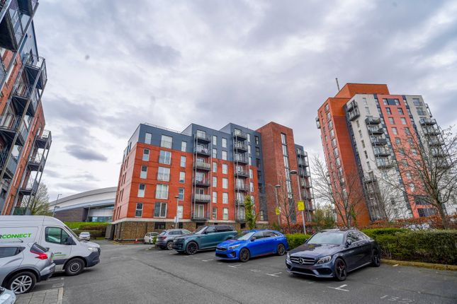 2 bed property, in Stillwater Drive, £129,000