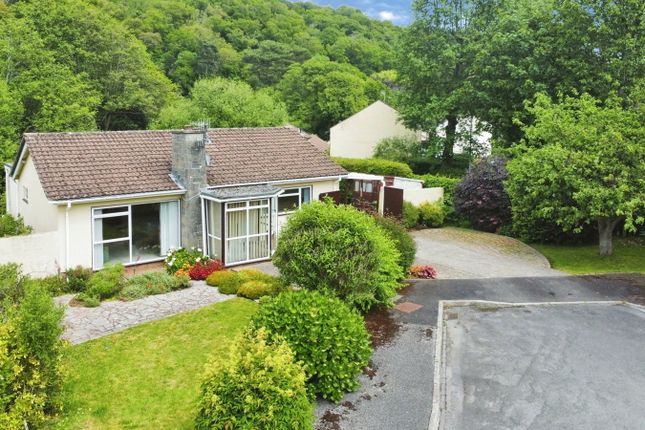 3 bed property, in Woodside Close, £350,000