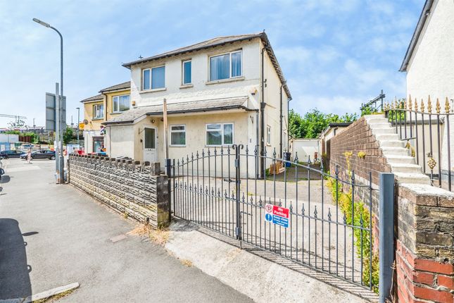 4 bed property, in Fairwater Grove West, £375,000