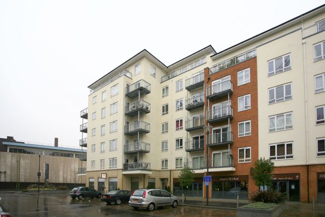 2 bed property, in Heritage Avenue, £250,000
