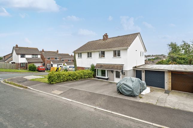 3 bed property, in Pydar Close, £345,000
