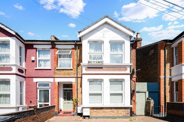 2 bed property, in Marlborough Road, £495,000