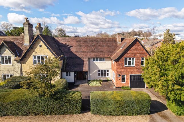 5 bed property, in New Road, £1,600,000