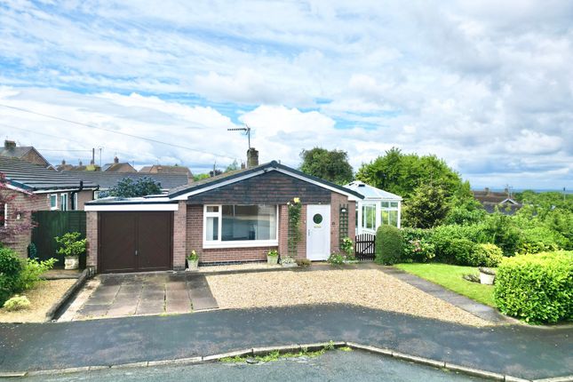2 bed property, in Acorn Close, £300,000