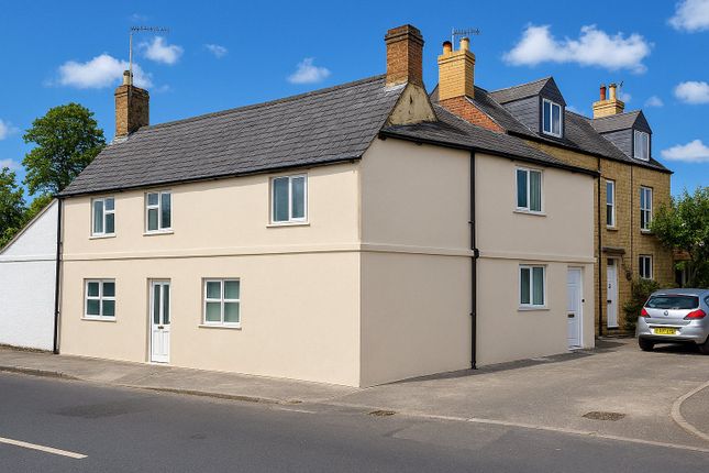 2 bed property, in Cheltenham Road, £185,000