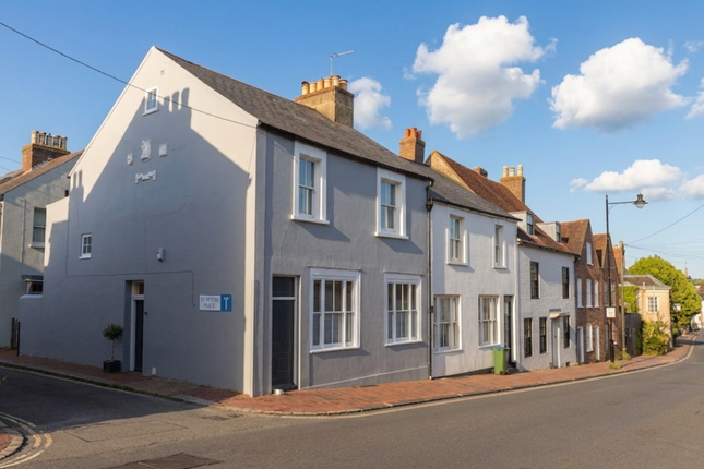 4 bed property, in High Street, £1,000,000