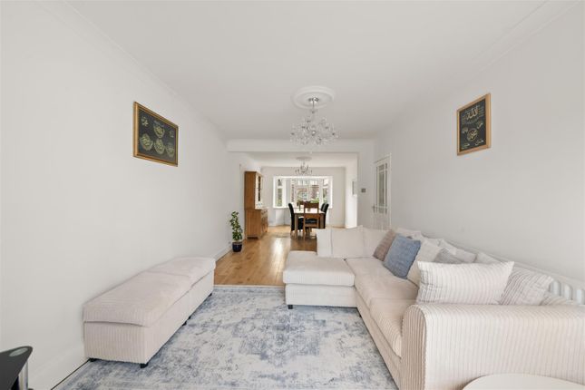 4 bed property, in Kingshill Avenue, £569,995