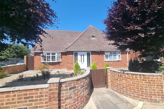 4 bed property, in Sutton Court Drive, £475,000