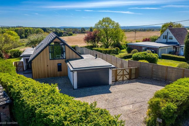 5 bed property, in Beedon, £850,000