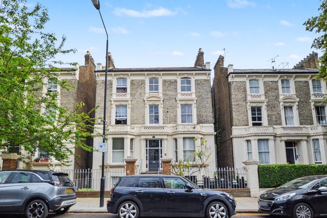 1 bed property, in Cambridge Gardens, £346,000