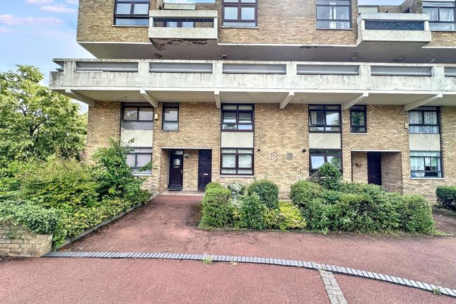 3 bed property, in Neville Court, £33,000