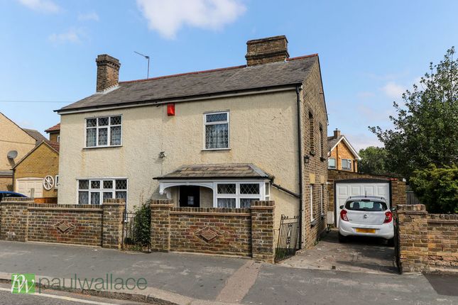 3 bed property, in Windmill Lane, £399,995