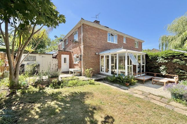 2 bed property, in Hillside Gardens, £289,950
