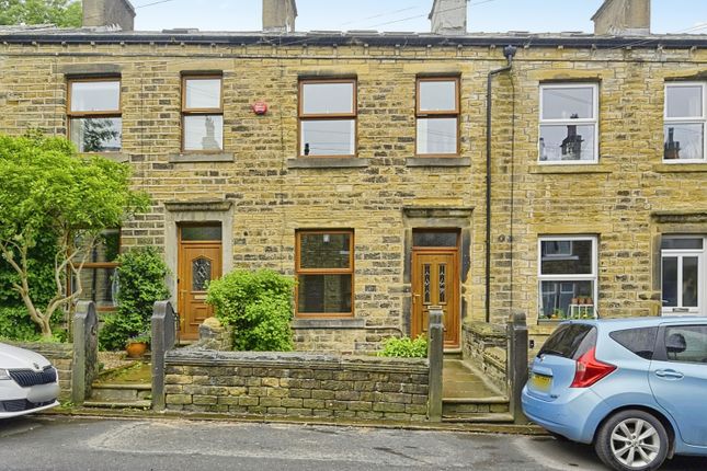 2 bed property, in Brougham Road, £235,000