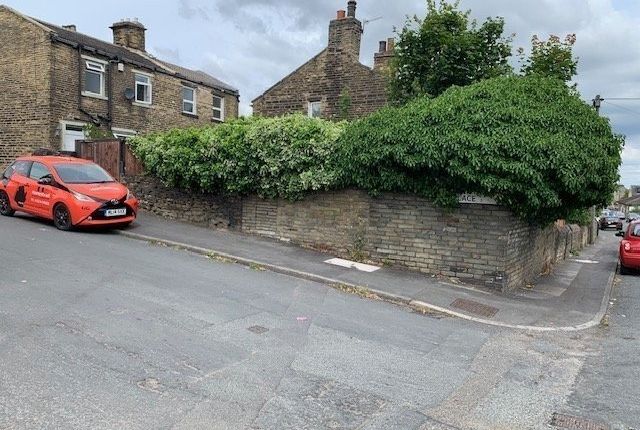 1 bed property, in Whitehead Place, £72,000