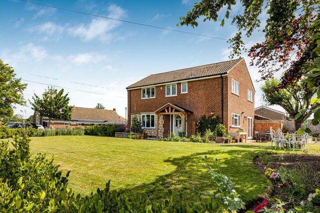 4 bed property, in Brookside, £580,000