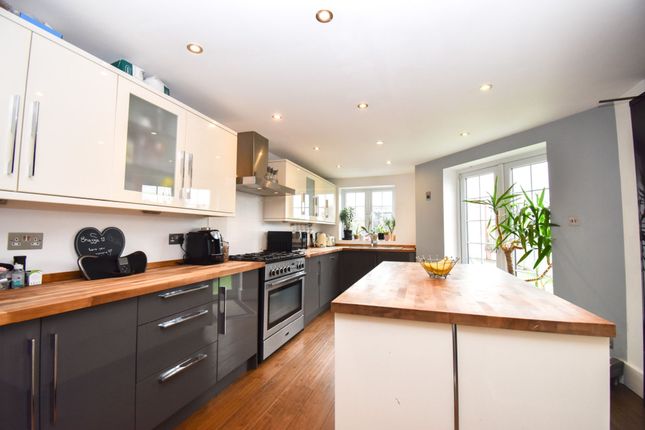3 bed property, in The Common, £334,950