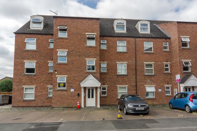 2 bed property, in Willow Tree Close, £103,000