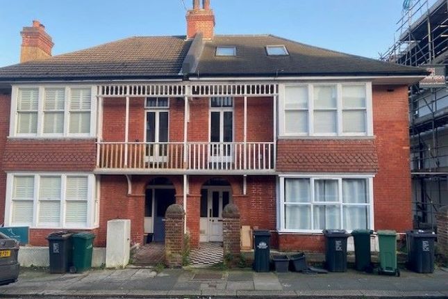 1 bed property, in Flat 3, £150,000
