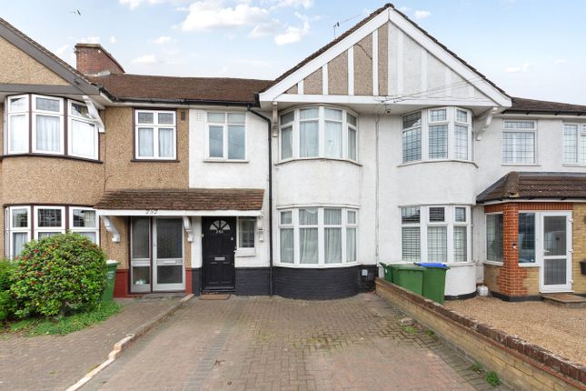 3 bed property, in Hurst Road, £450,000