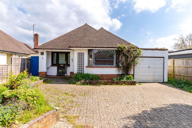 2 bed property, in Warren Close, £400,000