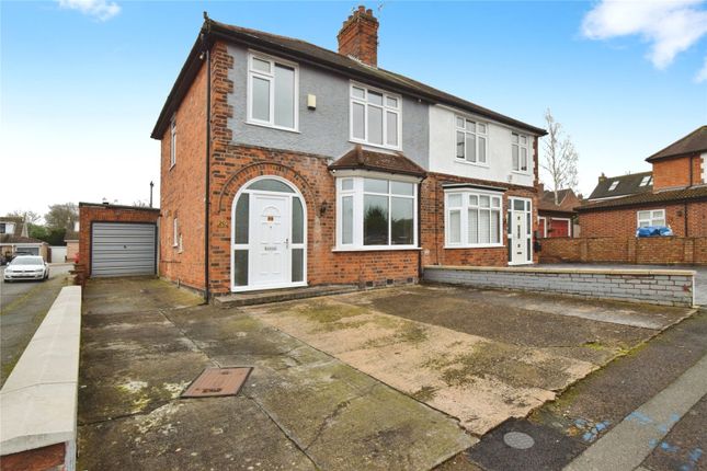 3 bed property, in Sandy Rise, £300,000