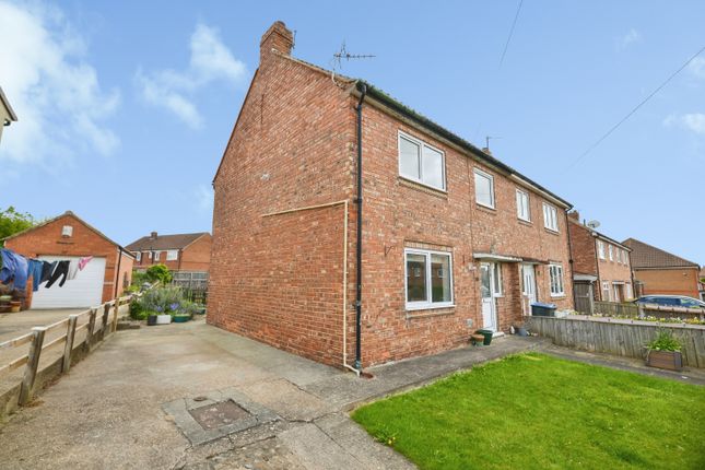 3 bed property, in Linden Grove, £200,000