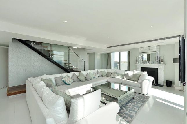 4 bed property, in Pan Peninsula Square, £2,650,000
