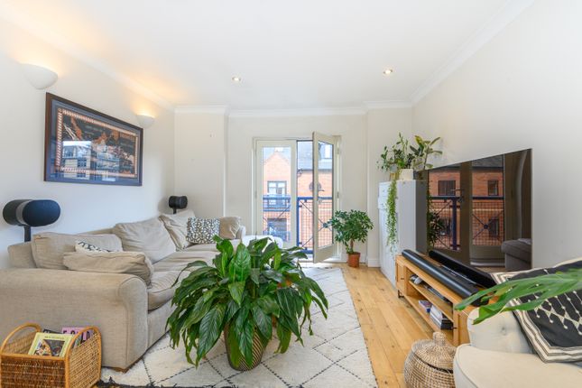 2 bed property, in Langtons Wharf, £259,950