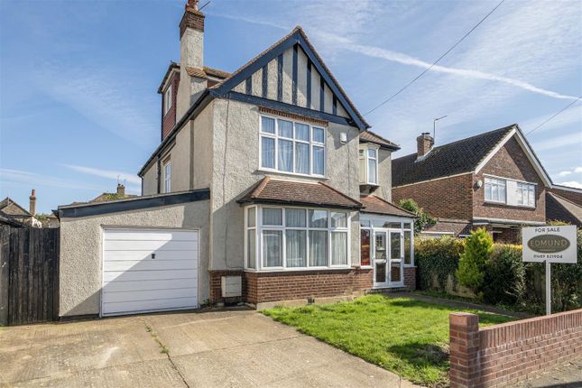 4 bed property, in Derry Downs, £675,000