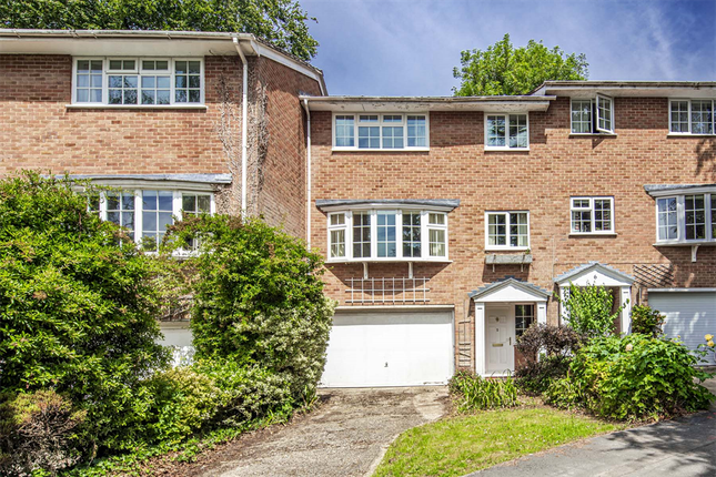 4 bed property, in 5 Clevemede, £695,000