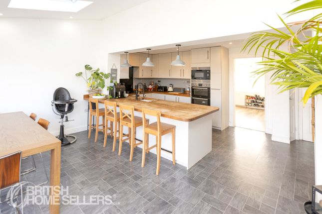 3 bed property, in Earlstone Crescent, £415,000