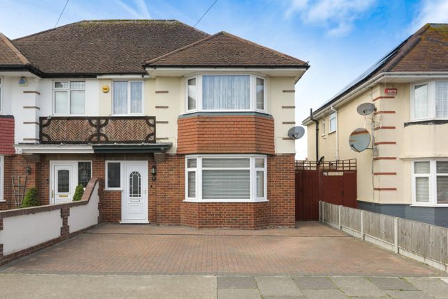 4 bed property, in Millmead Avenue, £400,000