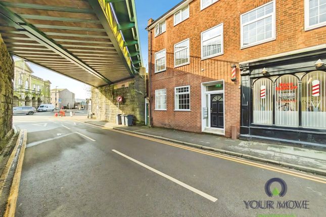 5 bed property, in Caroline Street, £300,000