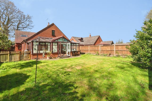 5 bed property, in Warren Road, £595,000