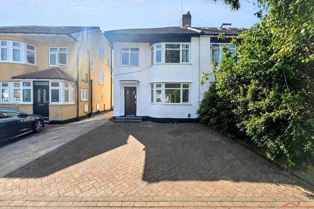 3 bed property, in Bideford Close, £575,000