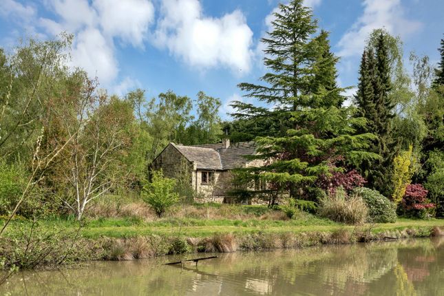 2 bed property, in Redwood, £950,000