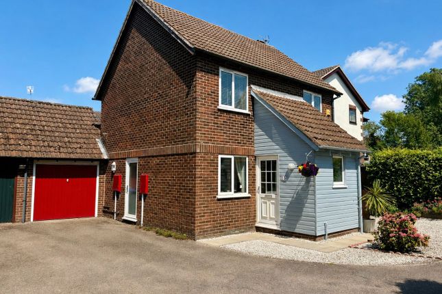 3 bed property, in Lea Close, £299,950