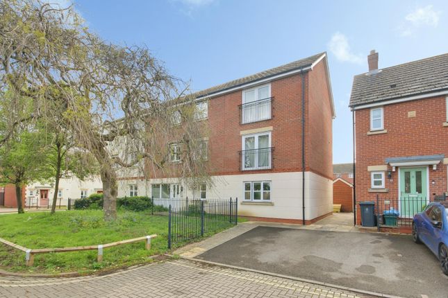 2 bed property, in Boughton Way, £145,000