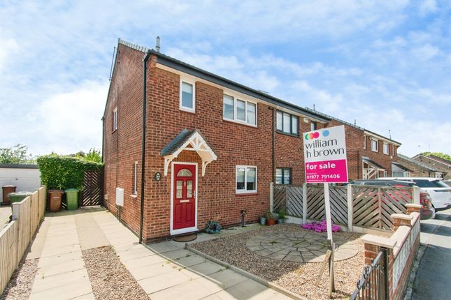 3 bed property, in Pollards Fields, £200,000