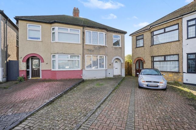 3 bed property, in Paternoster Close, £450,000
