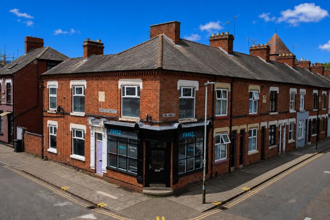 3 bed property, in Kings Newton Street, £295,000