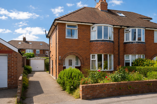 3 bed property, in Cavendish Grove, £315,000