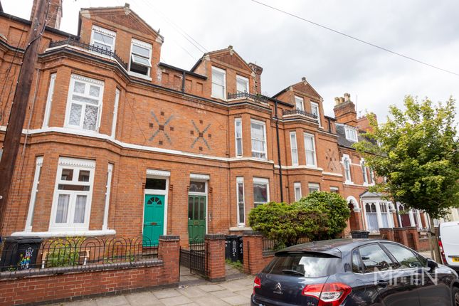 3 bed property, in Tichborne Street, £260,000