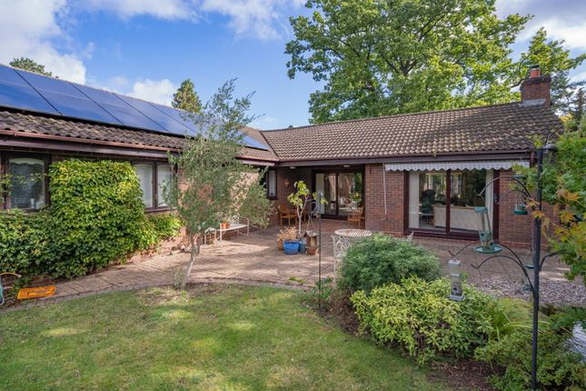 5 bed property, in Westlyn Close, £650,000