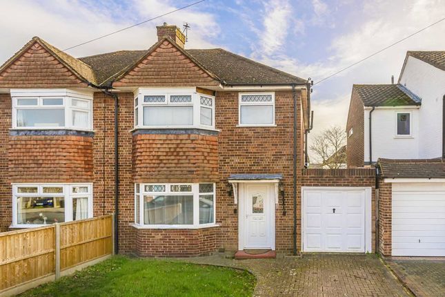 3 bed property, in Garden Close, £675,000