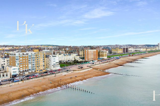 2 bed property, in Kings Esplanade, £575,000