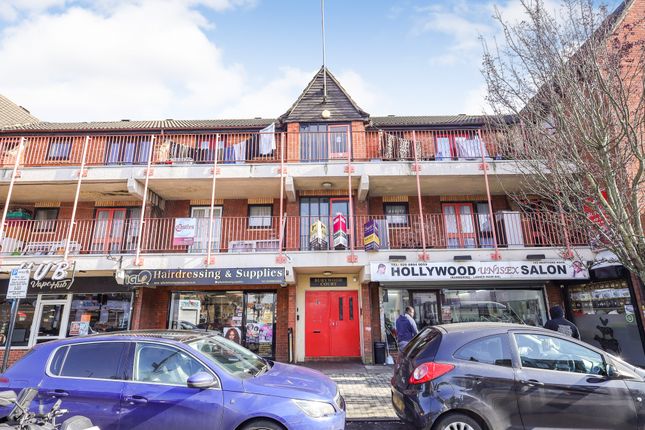 2 bed property, in Hertford Road, £150,000