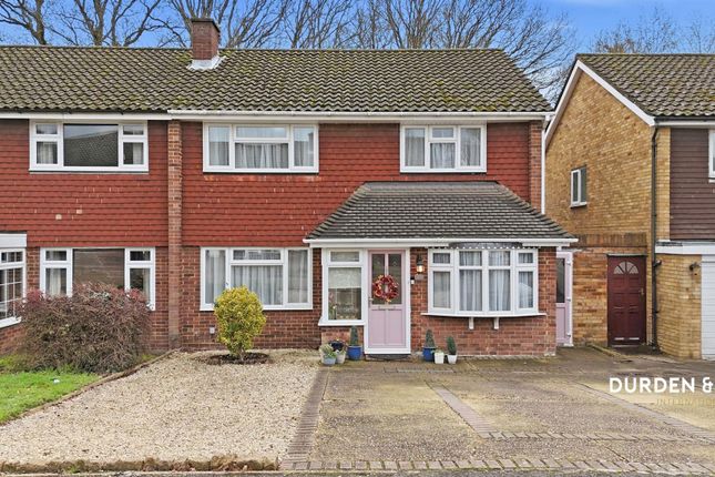 4 bed property, in Woolhampton Way, £675,000